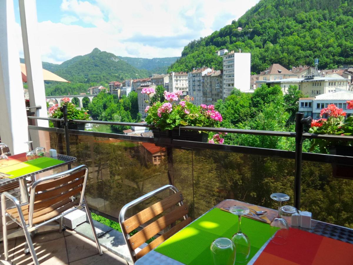 Jura Hotel Restaurant Le Panoramic سان-كلود المظهر الخارجي الصورة